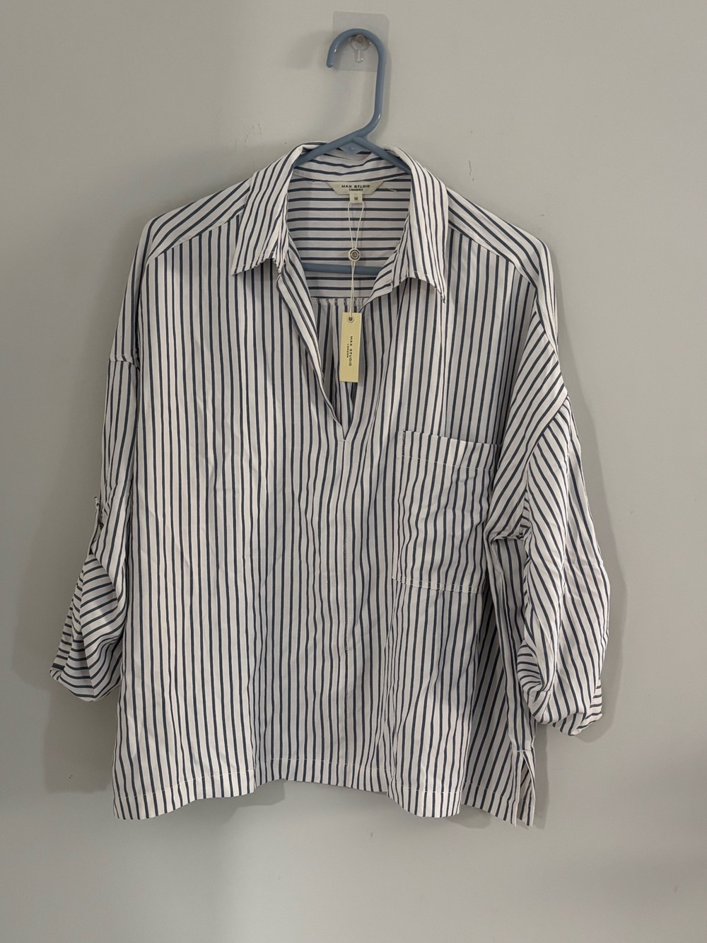 🐞Max Studio White and Navy Striped Relaxed Popover Button-Down - Picture 2 of 10